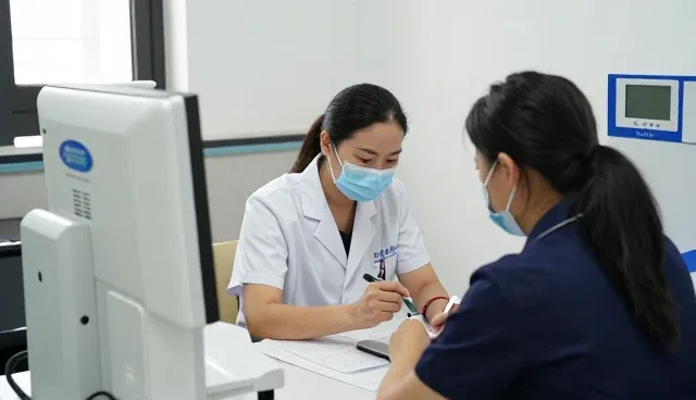 南宁双馨柏乐口腔门诊部有限公司打造施工现场下的健康体检解决方案